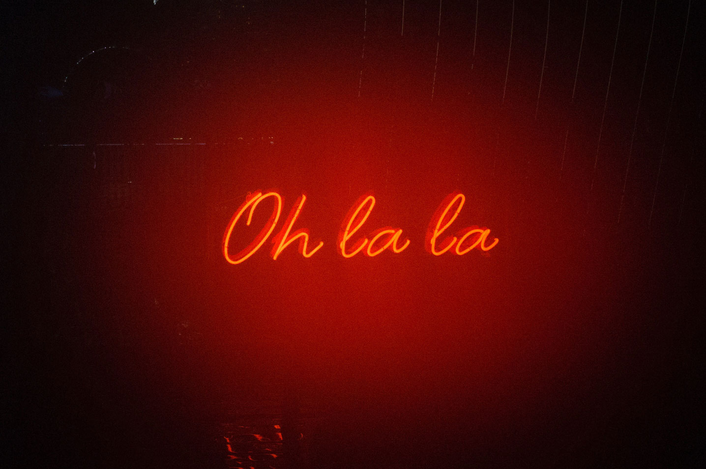 Neon sign oh la la